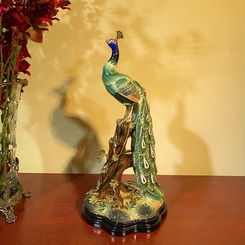 Американската керамична настолна лампа с медни орнаменти във формата на павлина