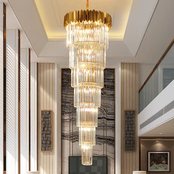 Всекидневна с Голям кристален полилей Осветление Вила, хотелски хол с Кристалната светлина Изграждане на стълбище на среден етаж в Луксозна кристален полилей